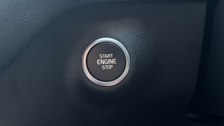 Volvo XC40 2.0 B4P Plus Dark 5dr Auto Petrol Estate